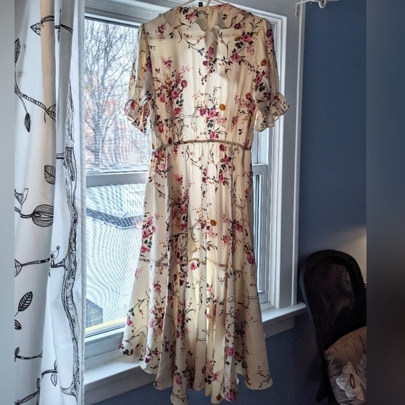 Classy Summer Dress - Picture 2 of 4